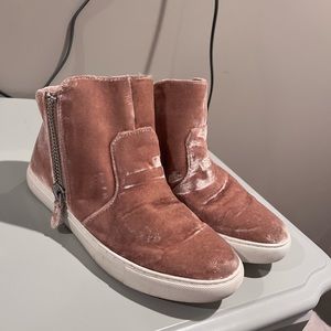 Gentle souls by Kenneth Cole blush pink